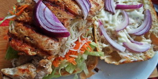 Рецепт двойного чикена-бургера на ржаной чиабатте