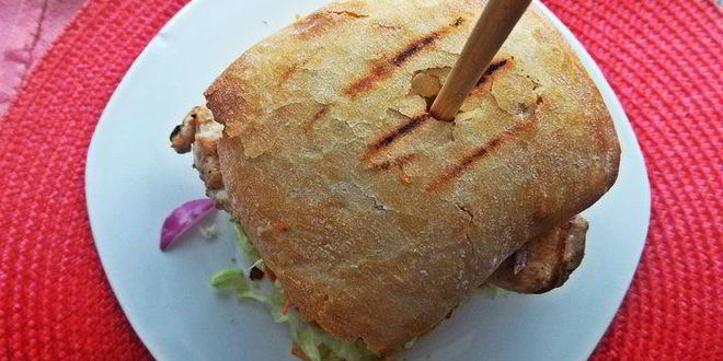 Рецепт двойного чикена-бургера на ржаной чиабатте