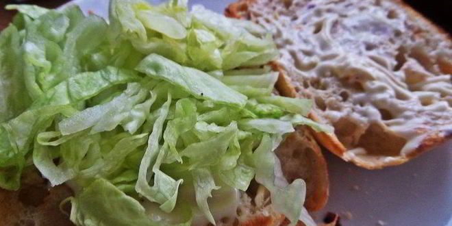 Рецепт двойного чикена-бургера на ржаной чиабатте