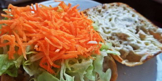 Рецепт двойного чикена-бургера на ржаной чиабатте