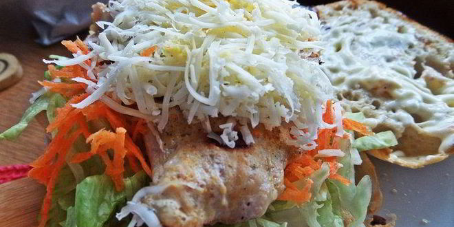 Рецепт двойного чикена-бургера на ржаной чиабатте