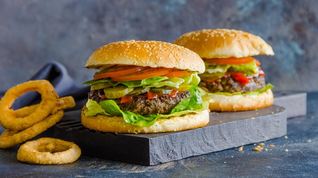 Рецепт Классического бургера с луком фри