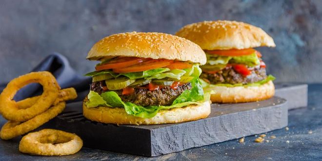 Рецепт Классического бургера с луком фри