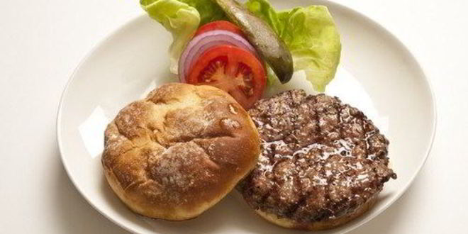 Рецепт Подкопченых гамбургеров с сыром и беконом на гриле