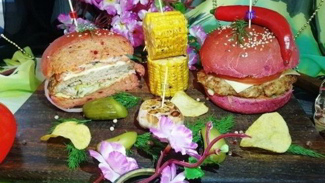 Рецепт розового бургера с нежнейшей котлетой