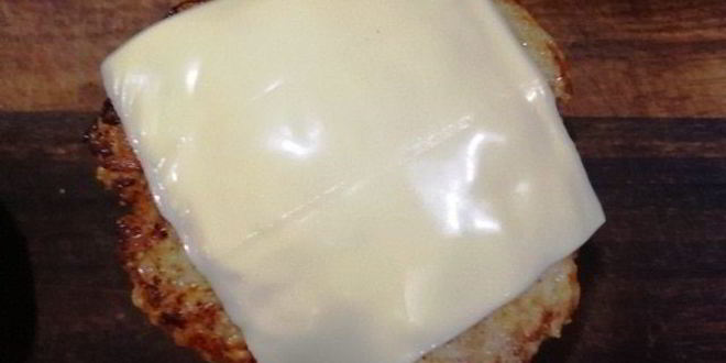 Рецепт розового бургера с нежнейшей котлетой