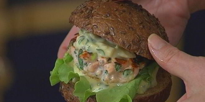 Рецепт рыбного гамбургера с манго-майонезом