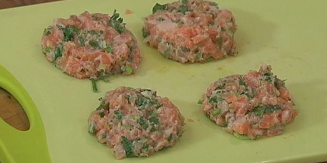 Рецепт рыбного гамбургера с манго-майонезом