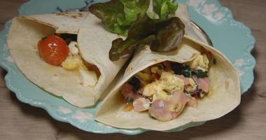 Рецепт Буррито с индейкой, беконом и шпинатом