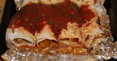 Рецепт Буррито с индейкой, помидорами и сыром