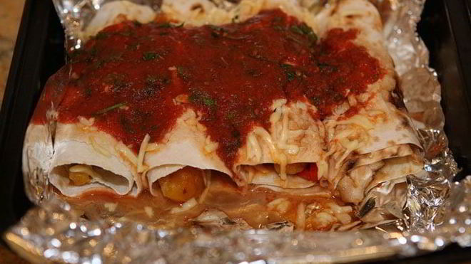 Рецепт буррито с индейкой, помидорами и сыром