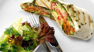 Рецепт Буррито с жареными овощами и песто