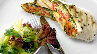 Рецепт Буррито с жареными овощами и песто