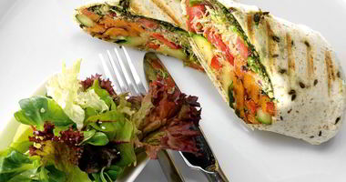 Рецепт Буррито с жареными овощами и песто