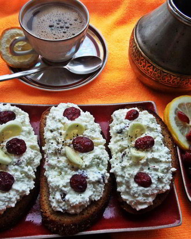 Рецепт бутерброда с пикантным творогом