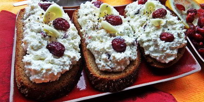 Рецепт бутерброда с пикантным творогом