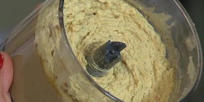 Рецепт бутерброда с тунцом, запеченным перцем и хумусом