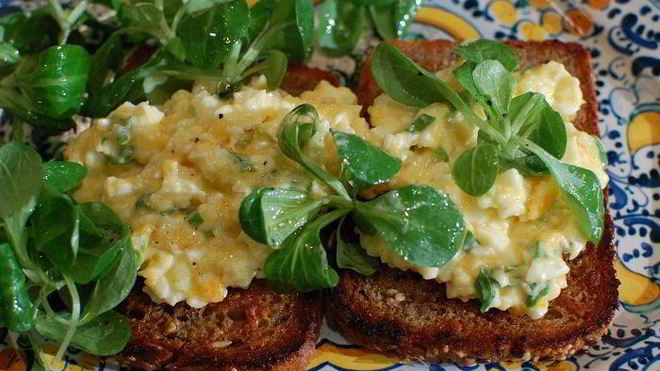 Рецепт бутерброда с яйцом и домашним майонезом