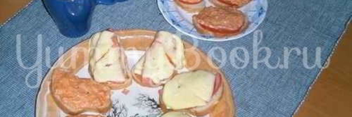 Рецепт Бутербродов с колбасой, сыром и помидорами