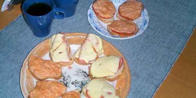 Рецепт бутербродов с колбасой, сыром и помидорами