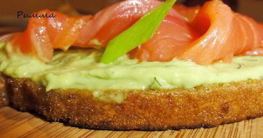 Рецепт Бутербродов с малосольной семгой и авокадо