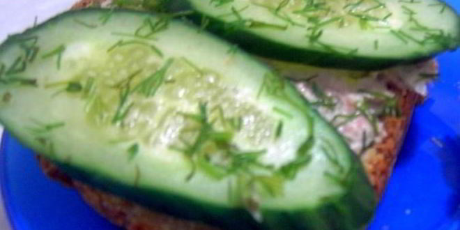 Рецепт Бутербродов с паштетом и огурцом