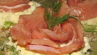 Рецепт Бутербродов со свежим огурцом и горбушей