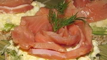 Рецепт Бутербродов со свежим огурцом и горбушей