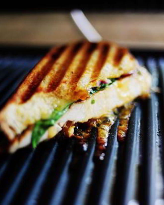 Рецепт горячих бутербродов с курицей и абрикосовым соусом