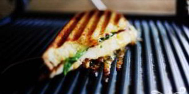 Рецепт горячих бутербродов с курицей и абрикосовым соусом