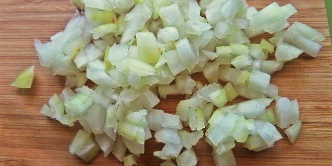 Рецепт открытого бутерброда с овощами и килькой