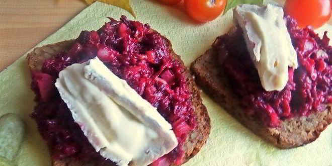 Рецепт открытого бутерброда с овощами и килькой