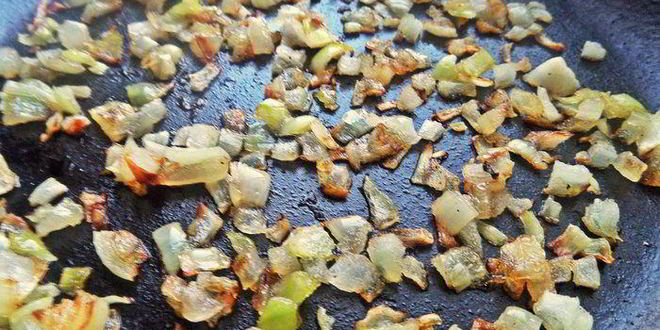 Рецепт открытого бутерброда с овощами и килькой