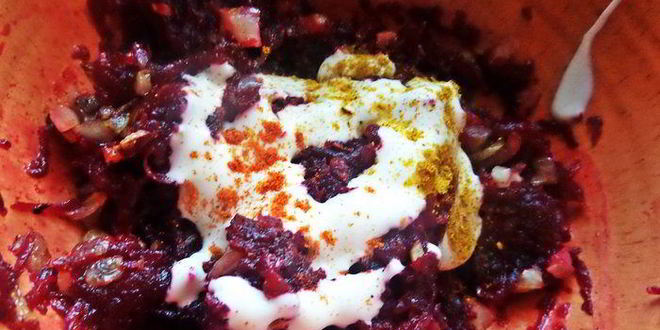 Рецепт открытого бутерброда с овощами и килькой