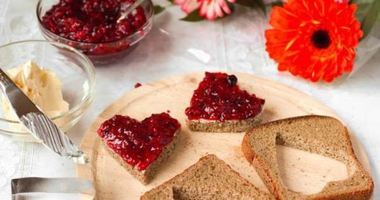 Рецепт Романтических бутербродов на завтрак в виде сердца