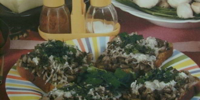 Рецепт Закусочных бутербродов с грибами в микроволновой печи