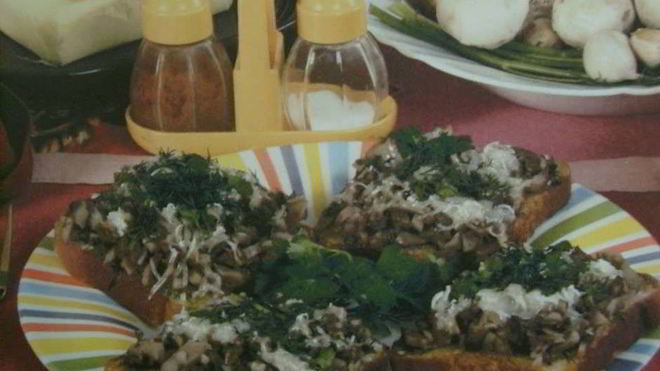 Рецепт закусочных бутербродов с грибами в микроволновой печи