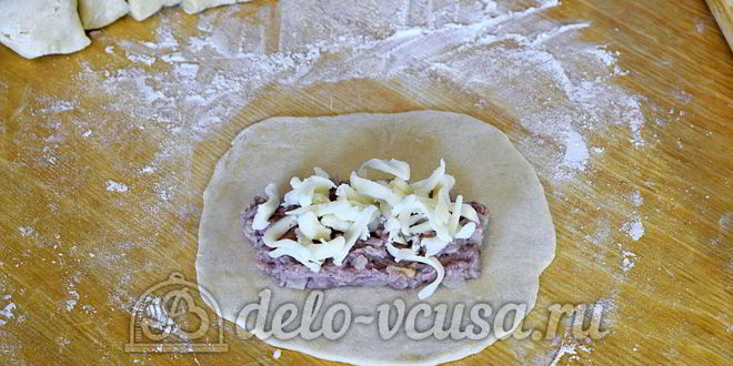 Рецепт чебуреков с мясом и сыром