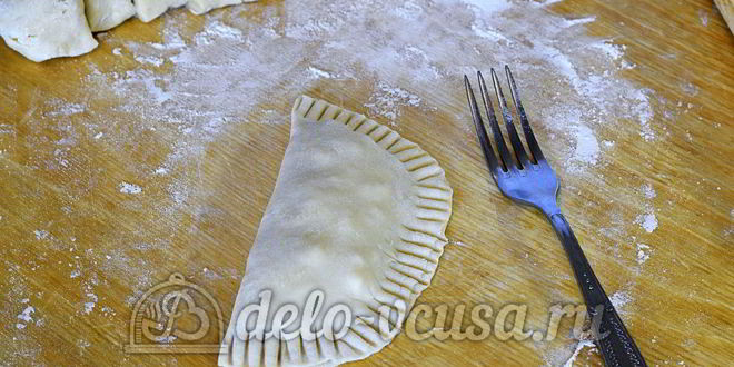 Рецепт чебуреков с мясом и сыром