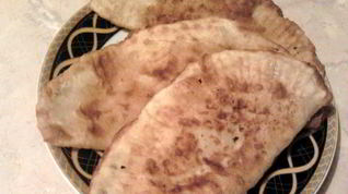 Рецепт Чебуреков с мясом, сыром и помидорами