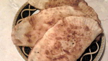 Рецепт Чебуреков с мясом, сыром и помидорами