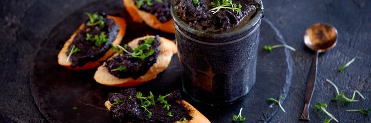 Рецепт Черного рийета из зубатки с икрой мойвы и каперсами