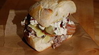 Рецепт Чизбургера с беконом и дижонским соусом