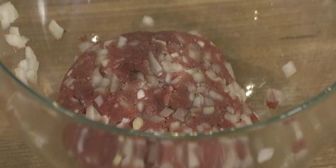 Рецепт чизбургера с беконом и дижонским соусом