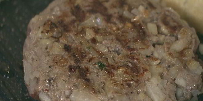 Рецепт чизбургера с беконом и дижонским соусом