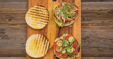 Рецепт Чизбургера с говядиной коби и запеченным картофелем