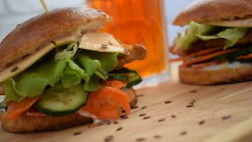 Рецепт Чизбургера с курицей и домашней булочкой