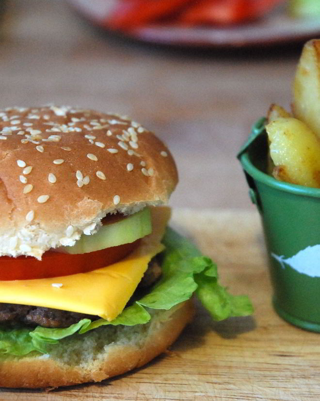 Рецепт домашних чизбургеров с солеными огурцами