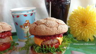 Рецепт Домашнего чизбургера с соусом барбекю