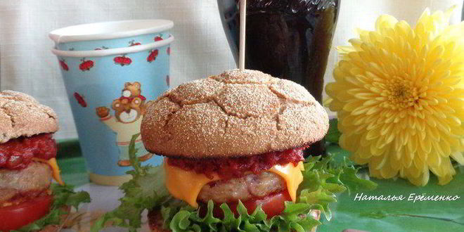 Рецепт Домашнего чизбургера с соусом барбекю
